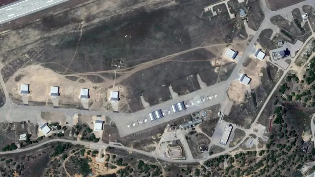 2025517ͼʾ˹ȥһ˹ڿǰ뵺˿վؽļӹ̷ɻ