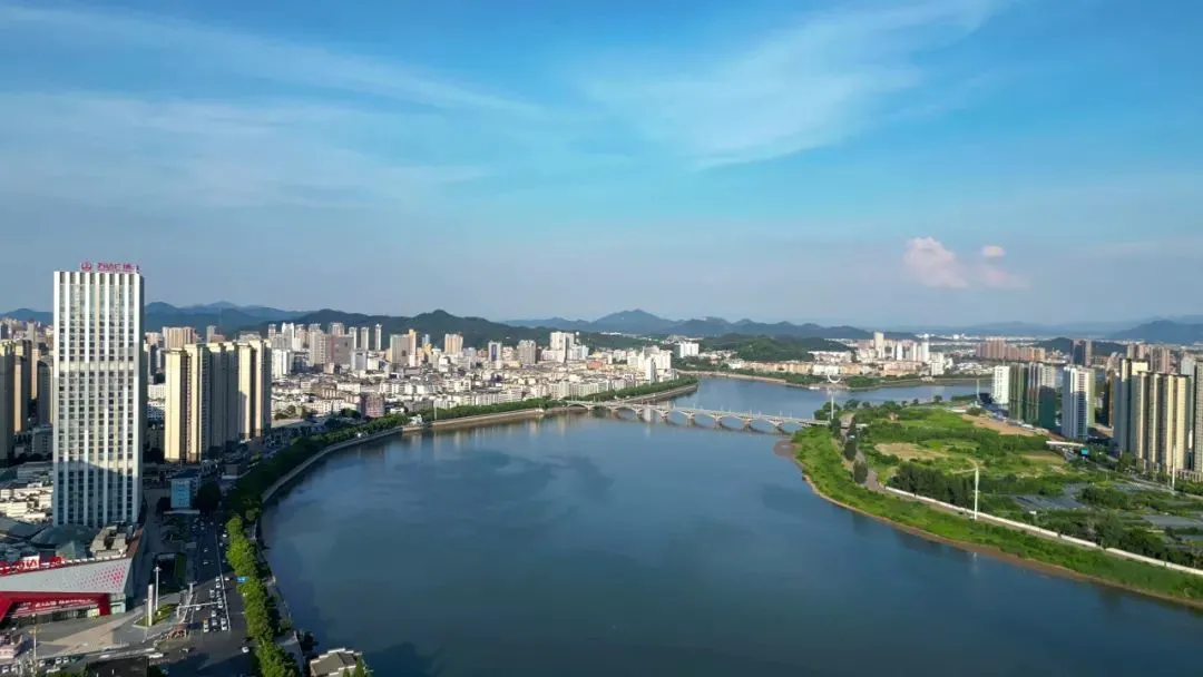 流经上饶市的信江。图/图虫创意