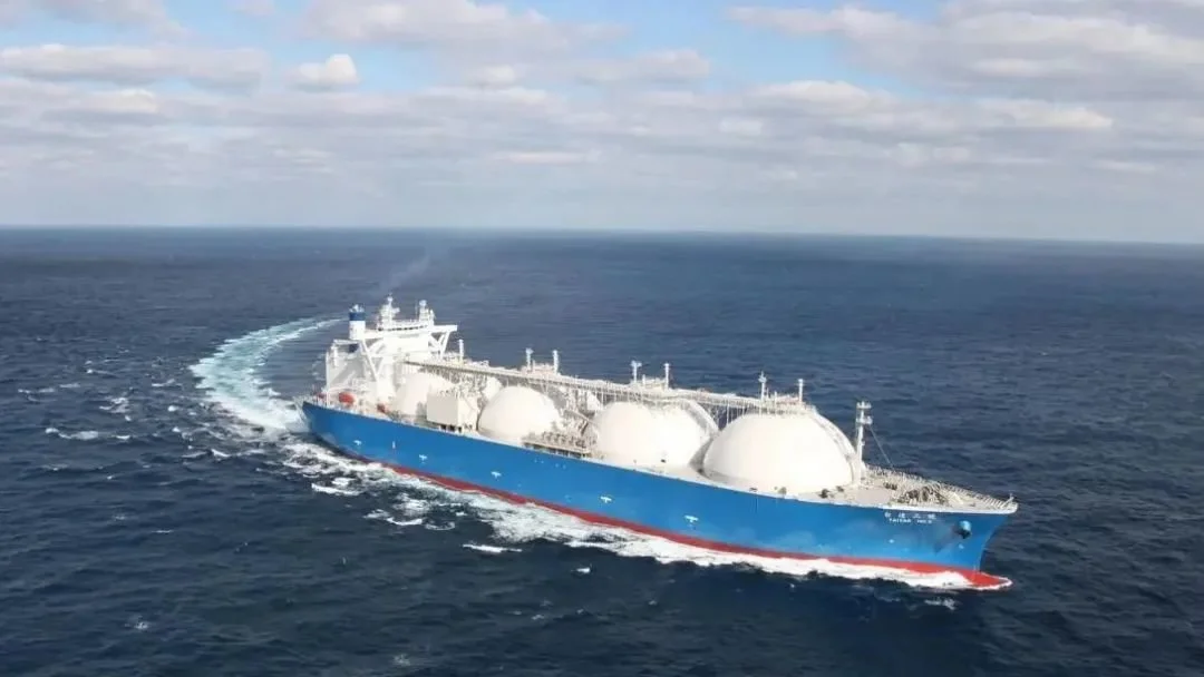 ▎一艘运输液化天然气的LNG船。