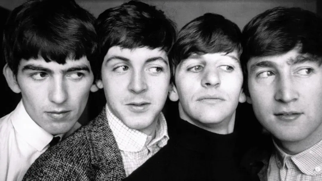 △ “披头士”乐队成员。左起依次为主音吉他手乔治·哈里森、贝斯手保罗·麦卡特尼、鼓手林戈·斯塔尔和约翰·列侬。