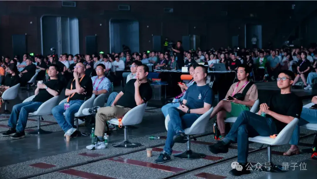 钉钉真勇!率先接入DeepSeek,阿里系第一个吃螃蟹(图8) 钉钉真勇!率先接入DeepSeek,阿里系第一个吃螃蟹(图8)