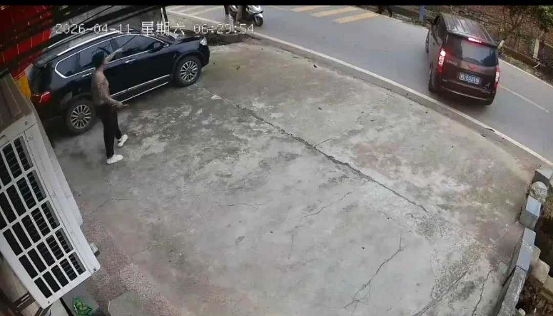 70岁老人与歹徒搏斗被咬掉鼻子，当地：他是英雄！