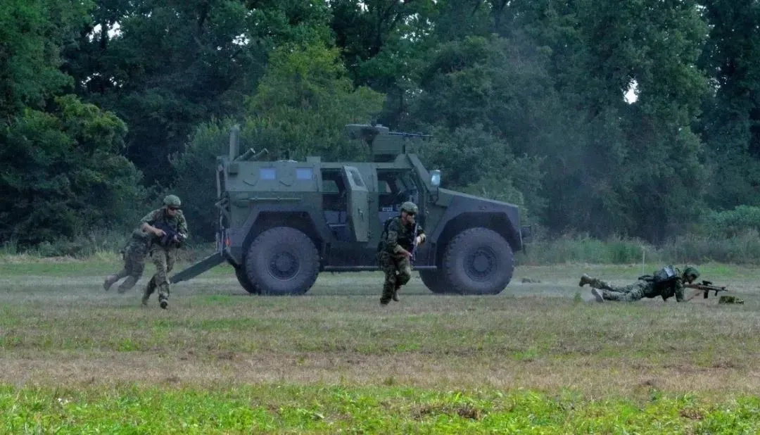 塞尔维亚“米洛什”4×4装甲车