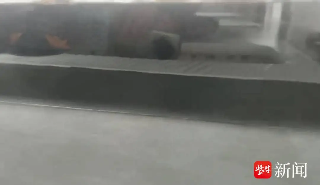 周女士第二次被偷拍