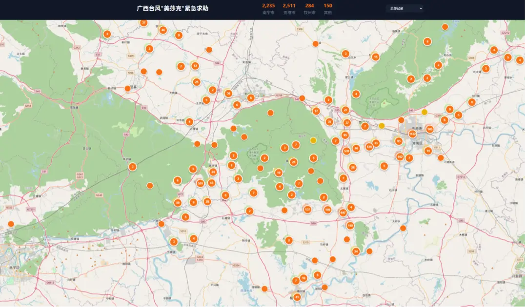 ◉7月9日晚上8点27分，“快求助”信息互助地图小程序里，南宁-贵港范围内，密密麻麻的求助信息。图源：被访者