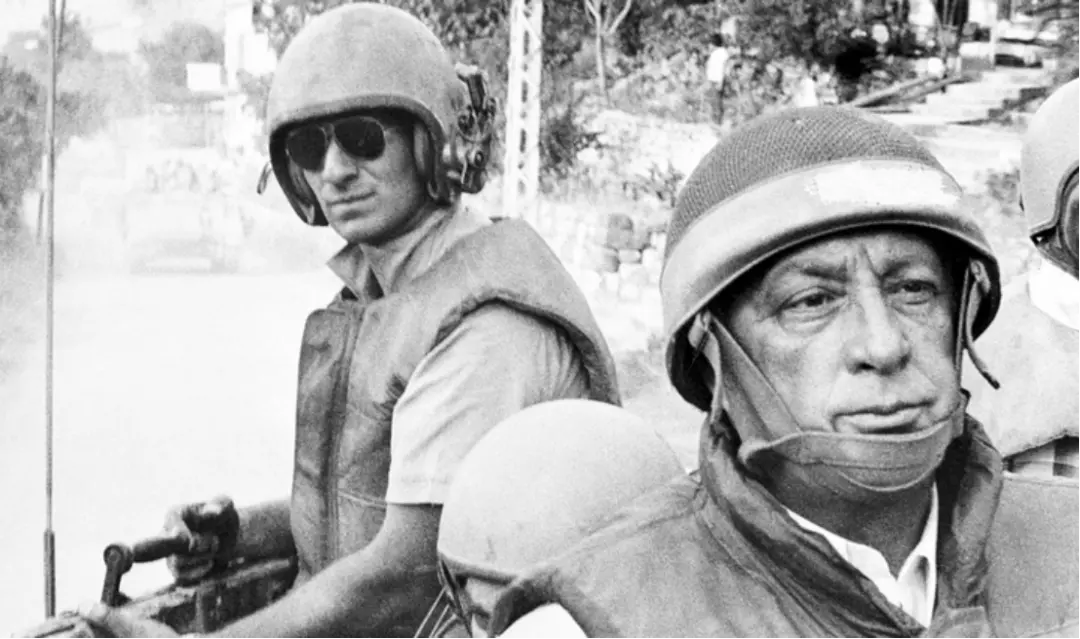 �Ʋ�������һ�����˷�ת����ɫ�о�����һ֧���������