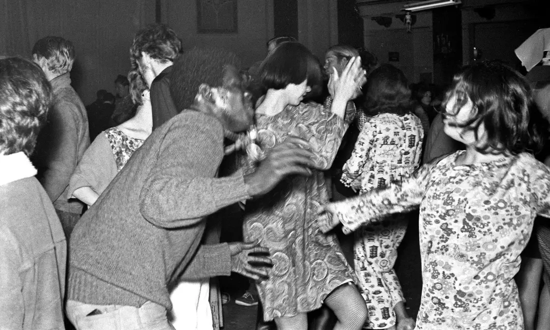 ▎ 1967年，在旧金山举办的迷幻摇滚音乐会。图源：Getty Images