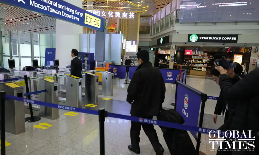 来华磋商的日本外交官离开北京，在机场没回答媒体提问_https://www.izongheng.net_快讯_第2张