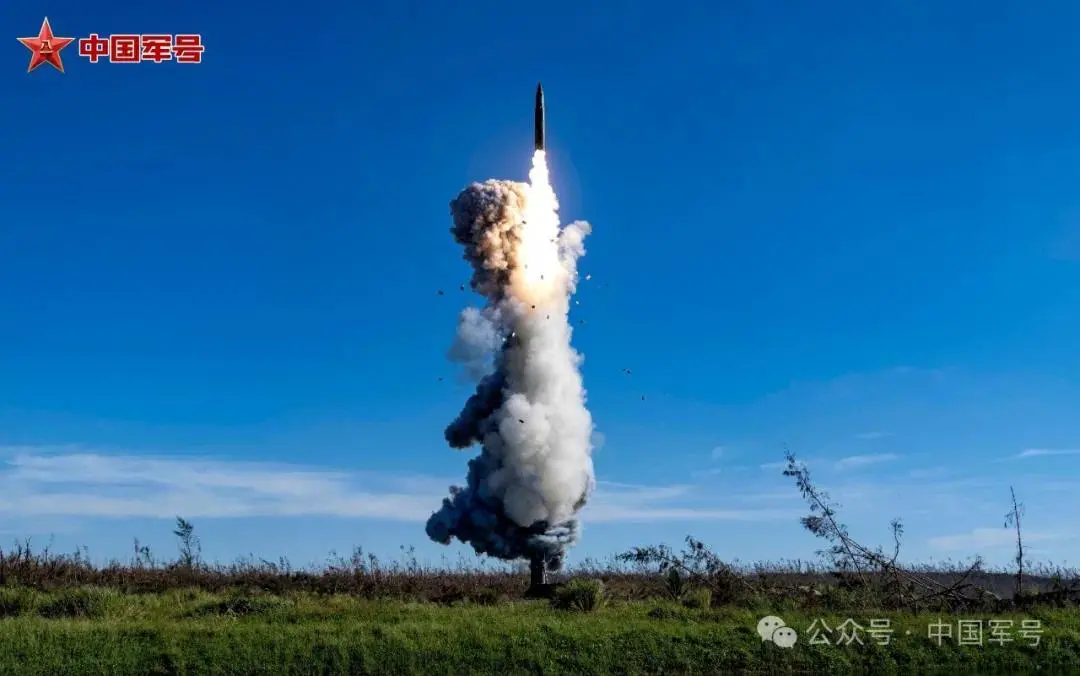 中國火箭軍向太平洋發射洲際彈道導彈現場圖曝光