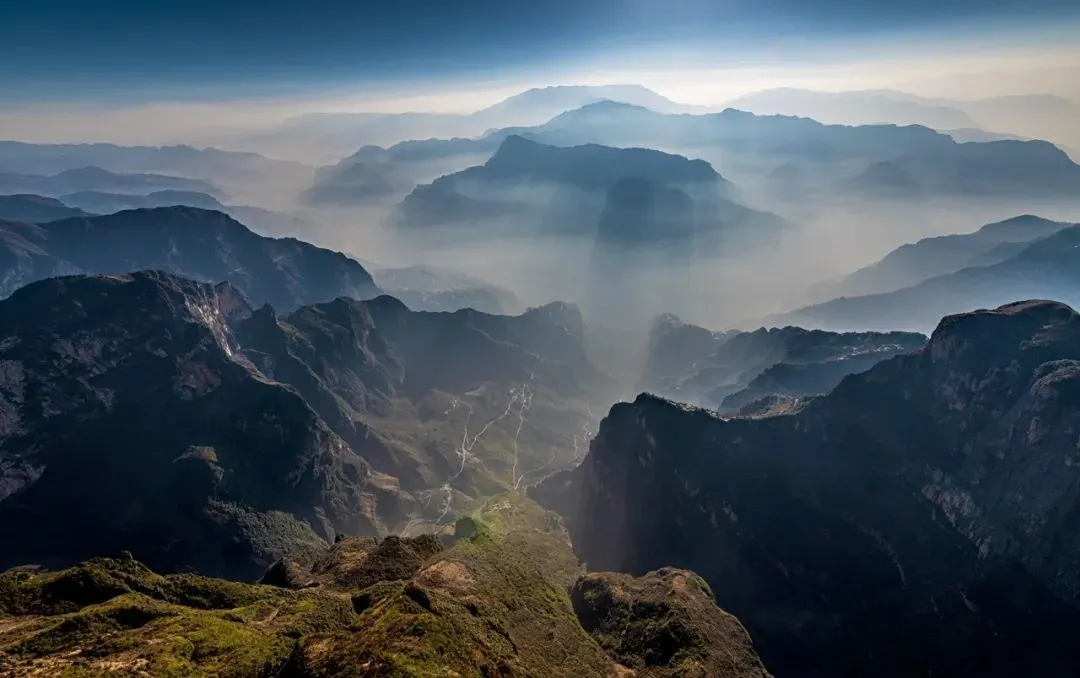 △日落时的昭通大山包峡谷。（图/图虫创意）