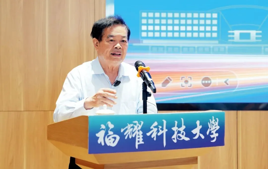 2025年9月7日，福耀科大迎来50名首期本科生。在2025级新生及家长见面会上，曹德旺理事长以自身的成长奋斗经历为例，勉励同学们要自尊、自立、自律、自强，成就卓越自我。图/福耀科大供