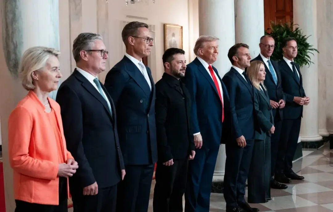 ▎2025年8月18日,泽连斯基和其他欧洲领导人在白宫会见了特朗普。图源:纽约时报