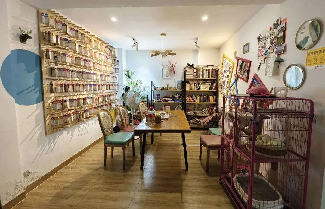 武汉首家酒店式国际青年旅舍。和常见的青旅一样，供旅客交流的公共区域是重要的核心所在。（图/IC photo）