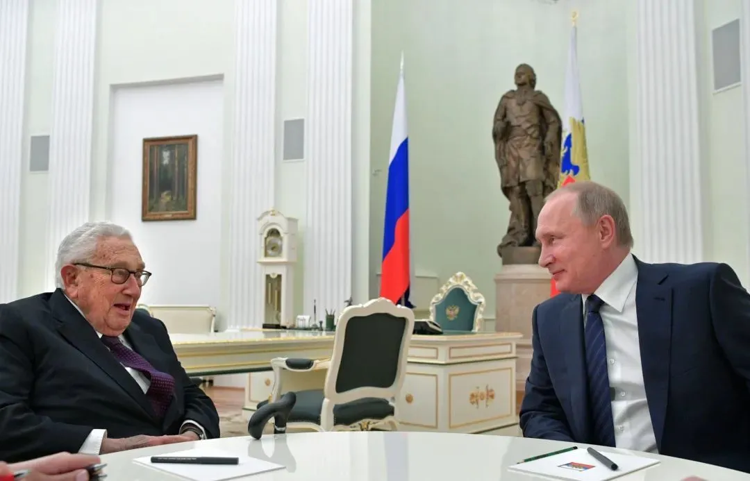 基辛格曾在2017年与俄罗斯总统普京会面。图源：AP