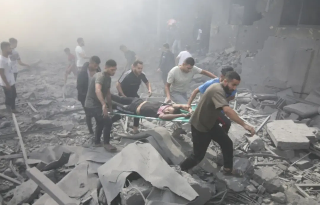 �Ʋ�������һ�����˷�ת����ɫ�о�����һ֧���������