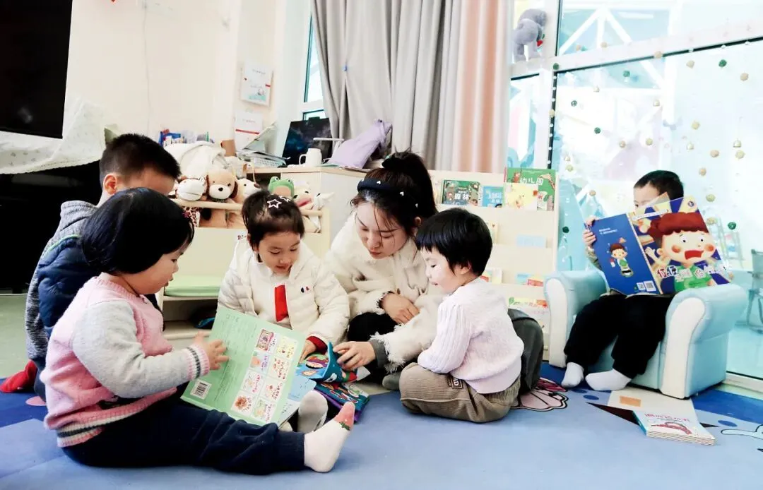 當中國各地的幼兒園開始搶2歲寶寶