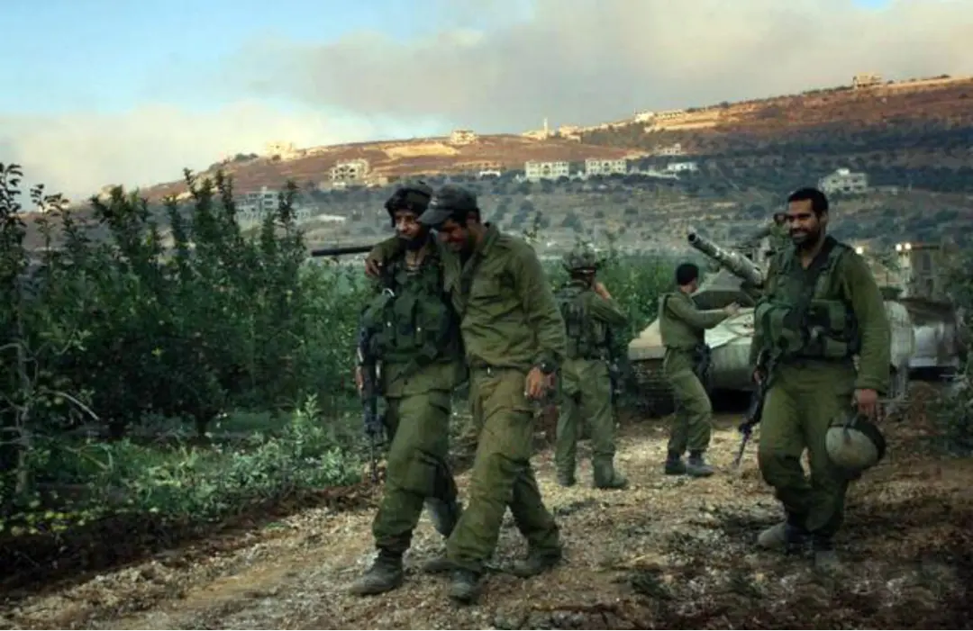 �Ʋ�������һ�����˷�ת����ɫ�о�����һ֧���������