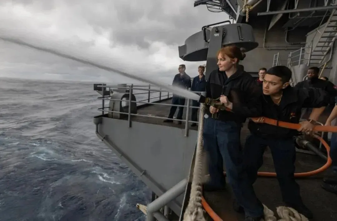 唐駁虎：福特號臨陣脫逃，林肯號獨木難支，美軍航空母艦潰退為哪般？