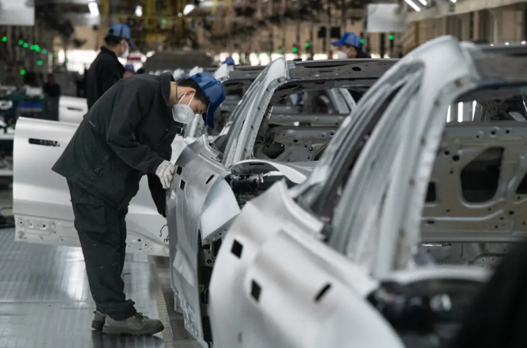 ◆位于杭州湾的电动汽车装配线。