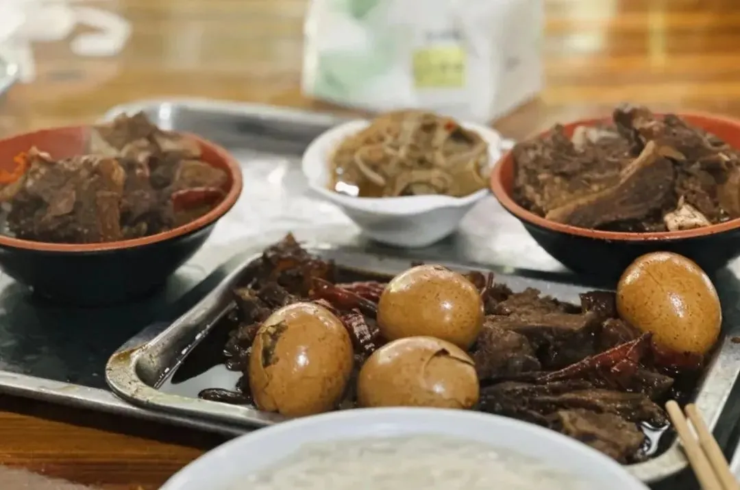 大众点评@吃饱了就放个屁