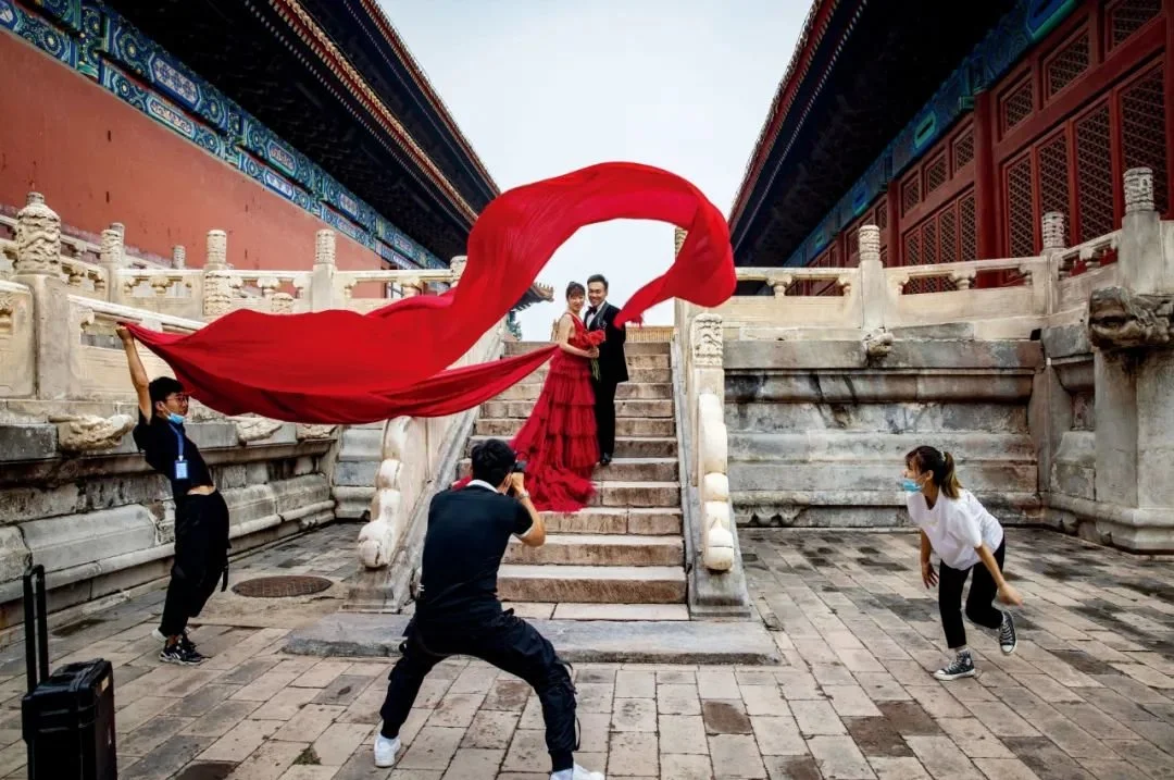 北京太庙是拍摄婚纱照热门地点之一。摄影/张洁