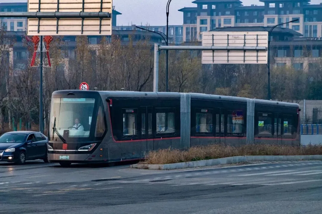 曾经运营中的西咸智轨1号线 图/受访者供图