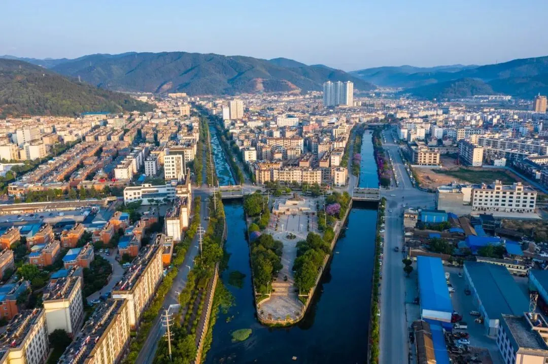 峨山县县城风光。图/图虫创意