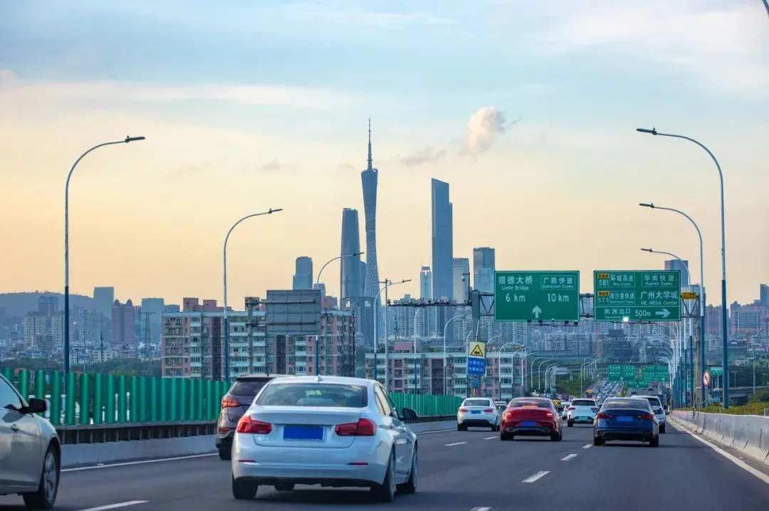 广东自驾游，打开窗就可以随时领略城市景观。（图/图虫创意）