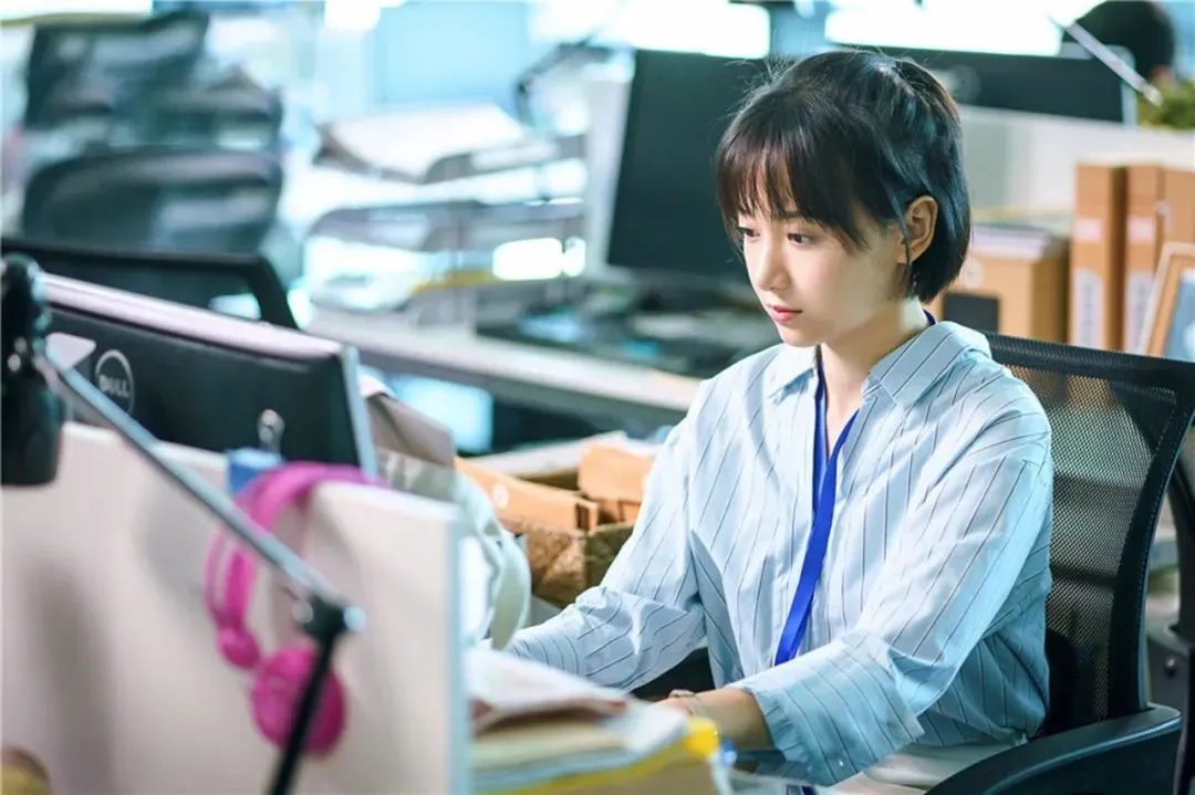 只要还在学期内，学生就无法避免工作、学习两套模式轮流转/《二十不惑》剧照