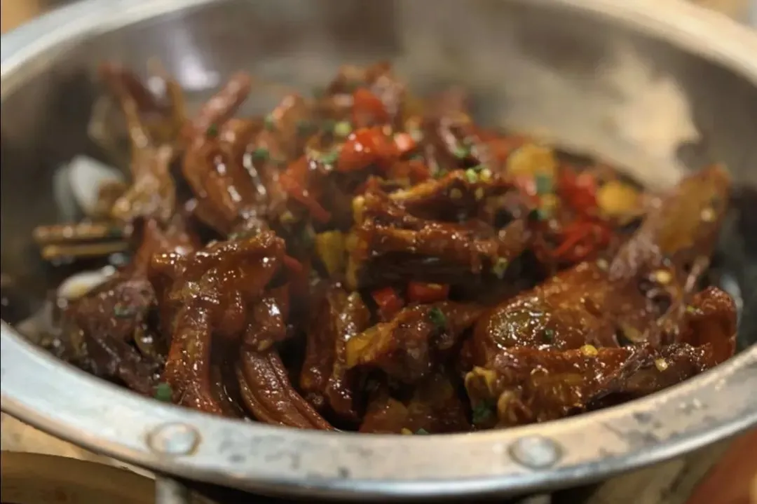 避暑+嗦粉，这座最被低估的四线小城，来了就不想走