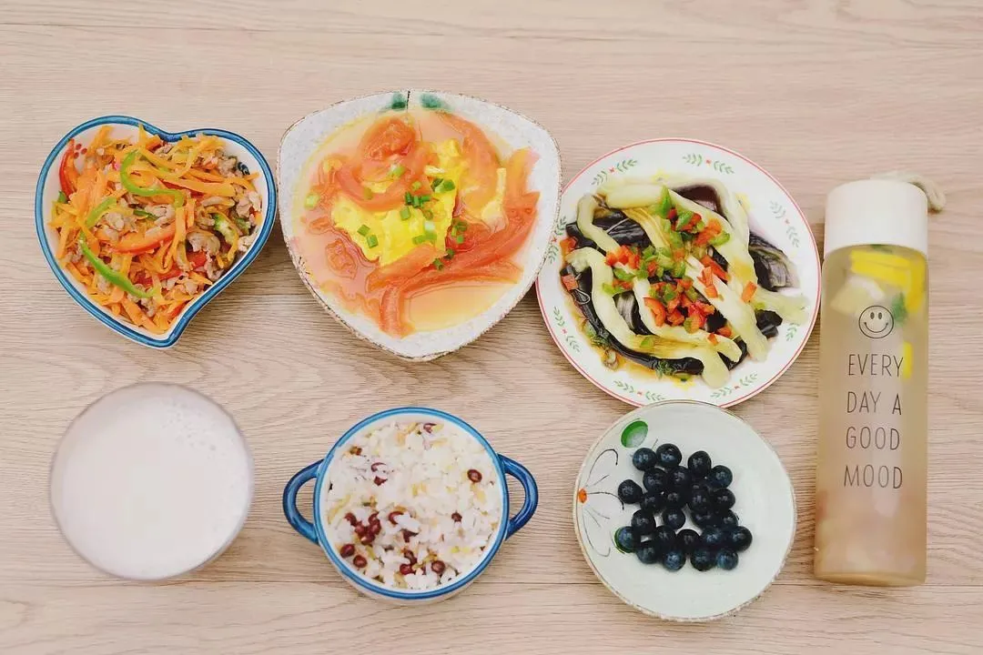 老婆生孩子后，这位爸爸做月子餐30天，食谱曝光馋哭了…（生产后月子餐食谱）
