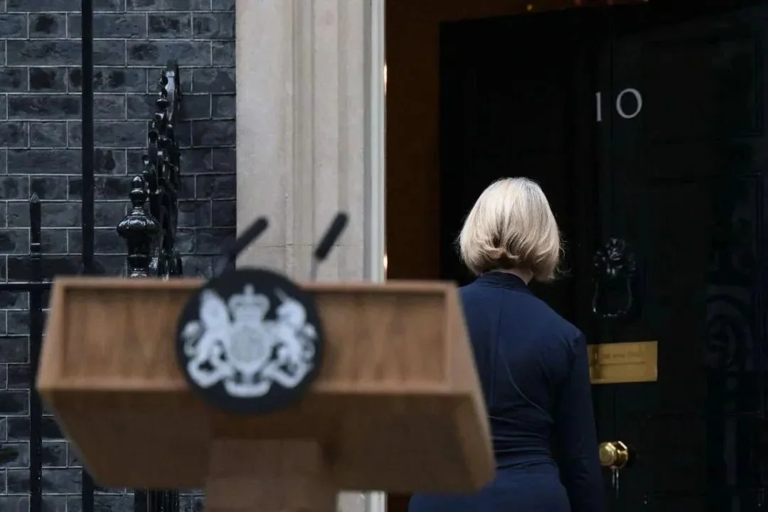 能把首相喷到辞职的周三 到底有多恐怖？