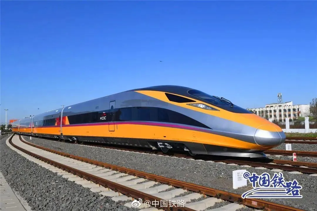 雅万高铁综合检测列车8月初在青岛下线 图：中国铁路微博