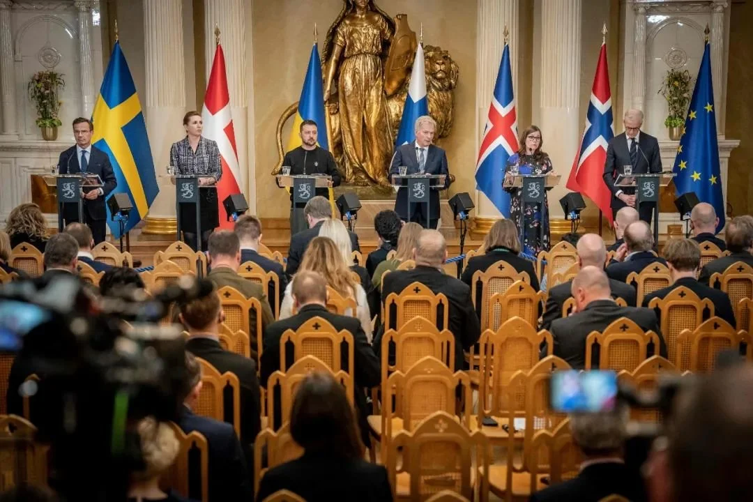 ▲5月3日，乌克兰总统泽连斯基在芬兰首都赫尔辛基与北欧五国领导人进行了会谈。（视觉中国）