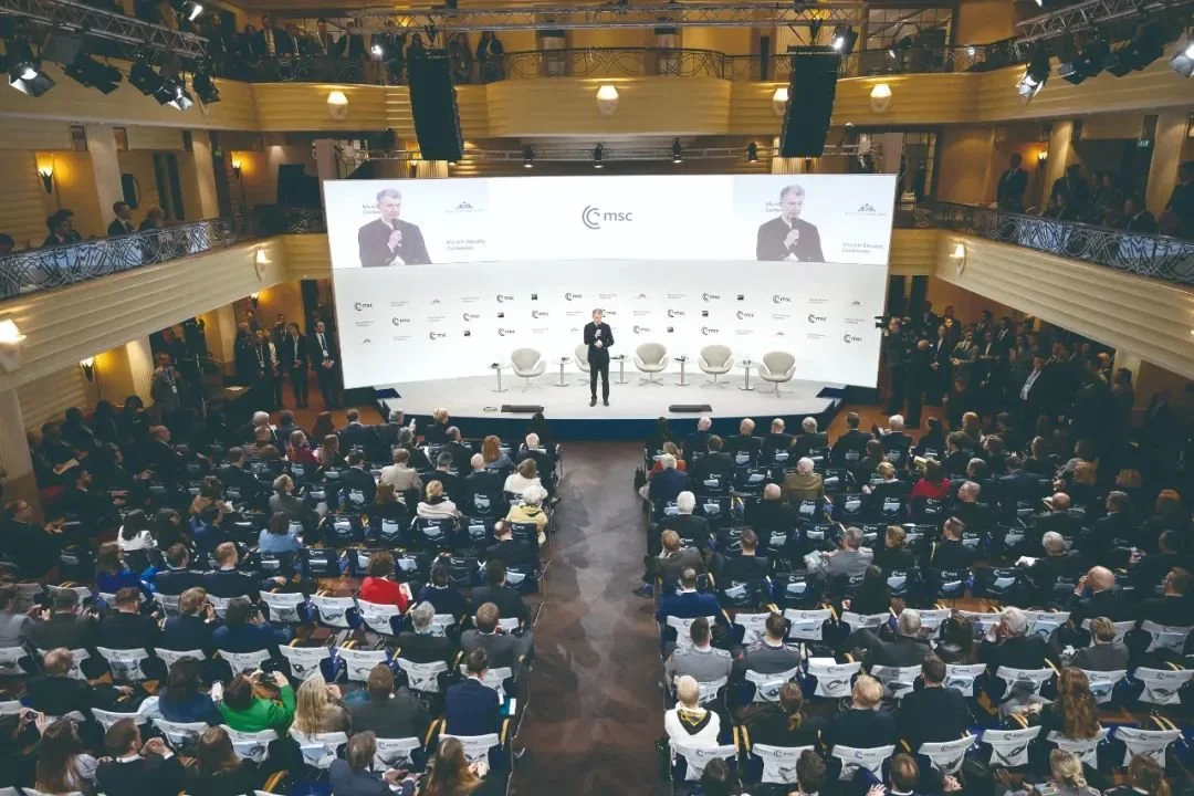 19日，慕尼黑安全会议主席霍伊斯根发表会议闭幕词。
