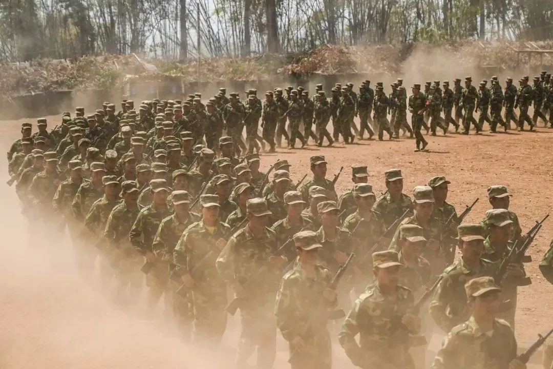 当地时间2023年3月8日，缅甸掸邦，德昂民族解放军进行军事训练