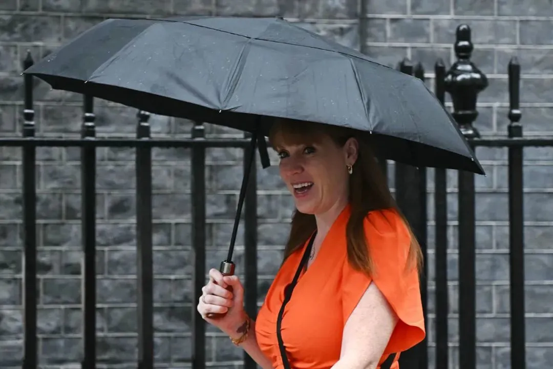 7月6日,英国伦敦,安吉拉·雷纳抵达唐宁街10号参加内阁会议。图/视觉中国