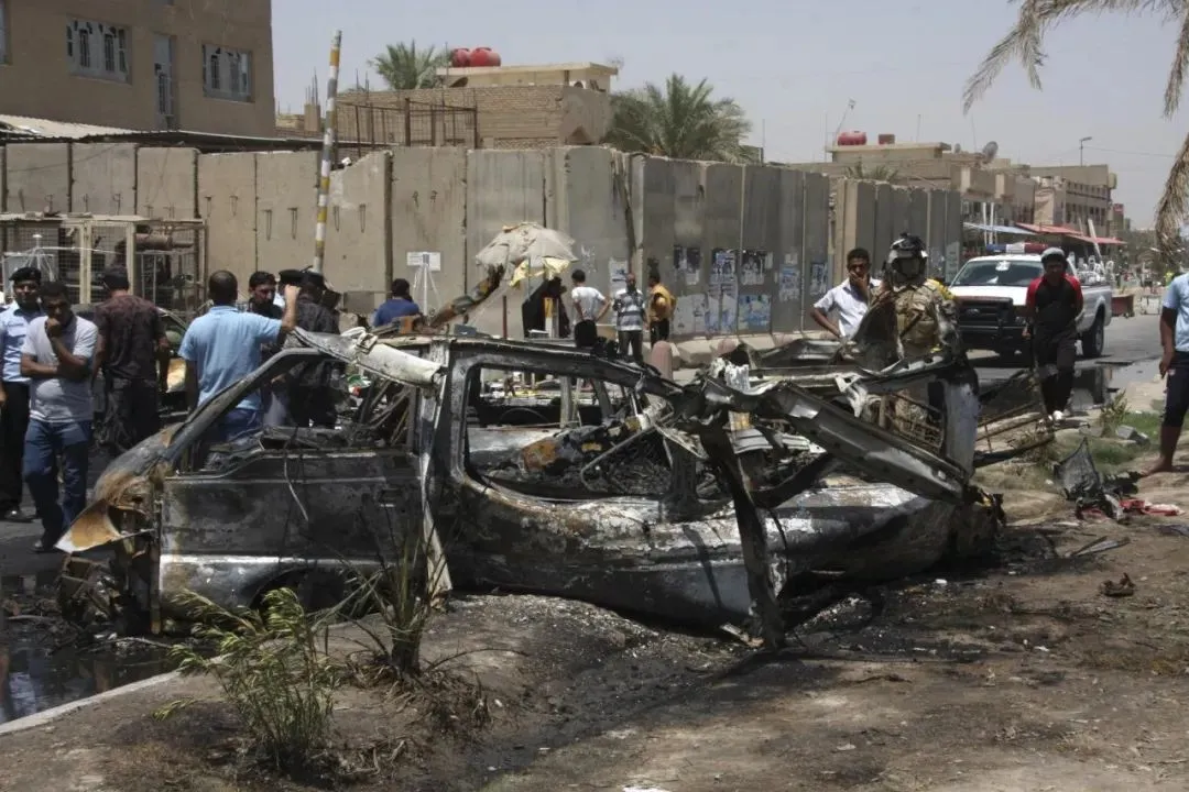 巴格达萨德尔城的一处暴力袭击现场。来源：中国日报网