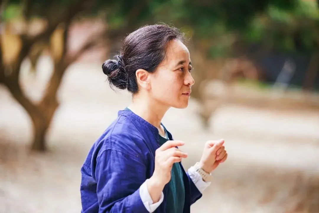 ▲酸草放弃体面工作，选择成为森林疗愈师