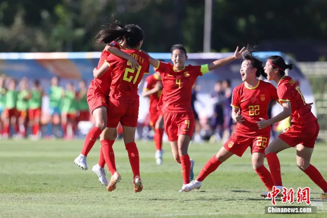 目标冠军！中国U17女足开门红(图1)