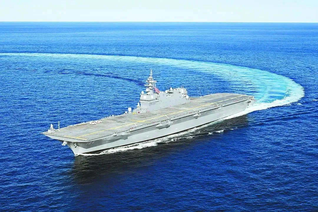 资料图：完成第一阶段航母化改装的日本“加贺”号直升机驱逐舰 （来源：环球时报）