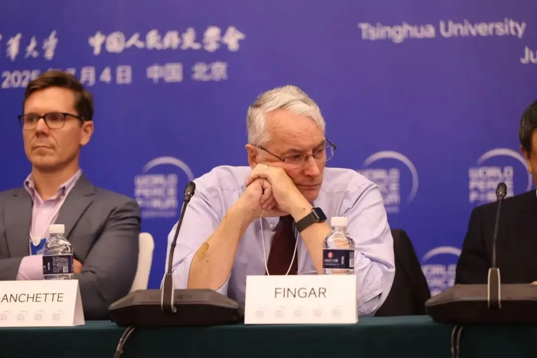 “特朗普的断言,就如同说长颈鹿会飞一样荒谬”