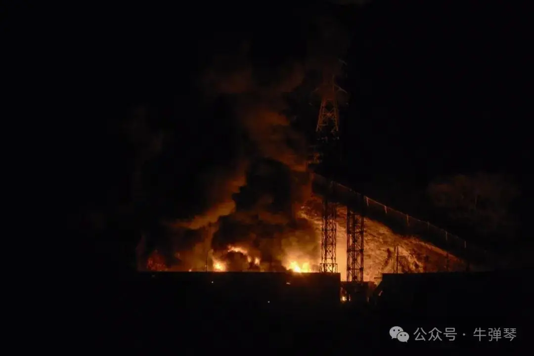 这是周六加拉加斯一系列爆炸后，委内瑞拉最大军事基地富尔特蒂乌纳发生火灾的照片。