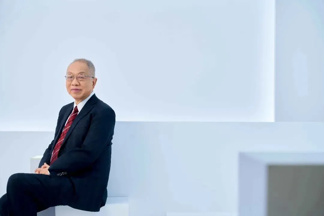 丘成桐：菲尔兹奖获得者，清华大学讲席教授、求真书院院长，清华大学数学科学中心主任