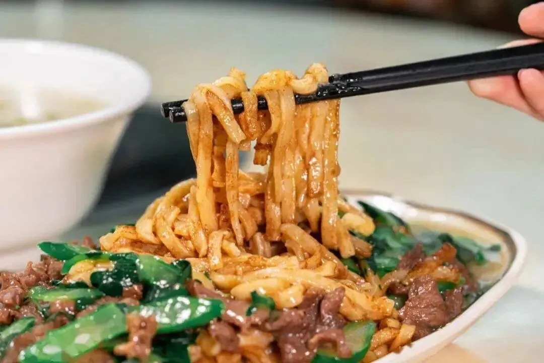 广州「湿炒牛肉粿条」指南，潮汕人看到都哭了_搜狐网