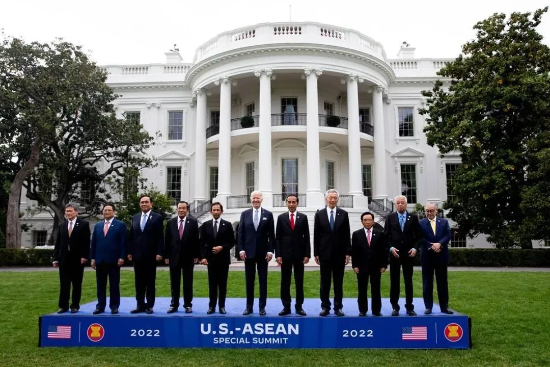 5月12日，美国-东盟特别峰会在美国华盛顿特区举行。图为拜登与东盟国家领导人合影