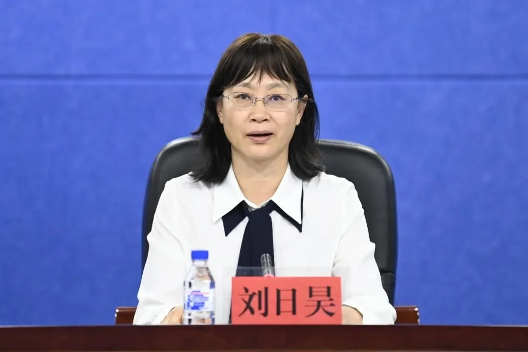 吉林省发改委副主任刘日昊介绍吉林省落实国务院稳经济一揽子政策有关情况。