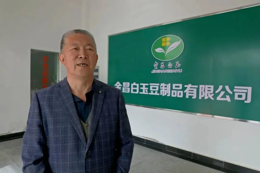 品味金昌爱上家乡 网红达人"村花"现场带货为甘味代言-南昌网红打卡铛铛车正式发车