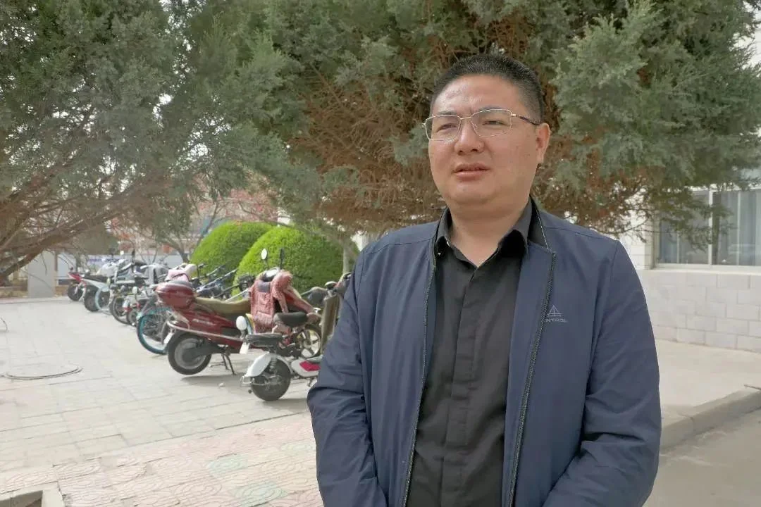 品味金昌爱上家乡 网红达人"村花"现场带货为甘味代言-南昌网红打卡铛铛车正式发车