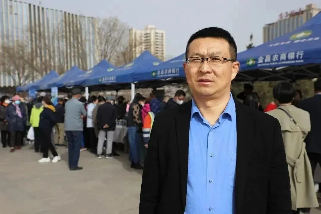 品味金昌爱上家乡 网红达人"村花"现场带货为甘味代言-南昌网红打卡铛铛车正式发车